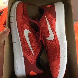 New 7Y Nike Free sneakers red